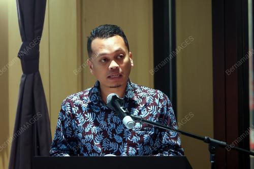 NIK NAZMI NIK AHMAD