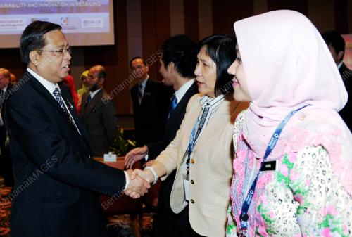 DATUK SERI ISMAIL SABRI YAAKOB