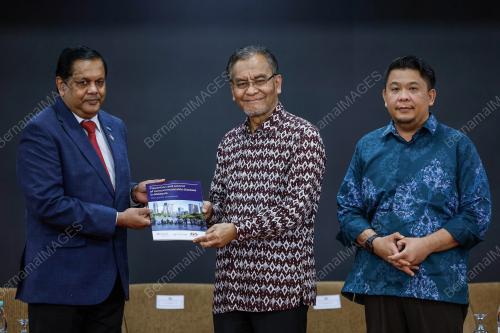 DATUK SERI DR DZULKEFLY AHMAD