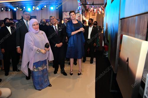 TUNKU HAJAH AZIZAH AMINAH MAIMUNAH ISKANDARIAH