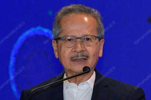 DATUK DR TENGKU MOHD AZZMAN SHARIFFADEEN