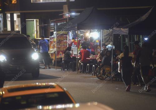 KL40_19112018_PARKIR_MAKAN
