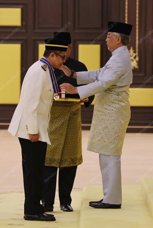AL-SULTAN ABDULLAH RI'AYATUDDIN AL-MUSTAFA BILLAH SHAH