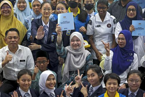 FADHLINA SIDEK