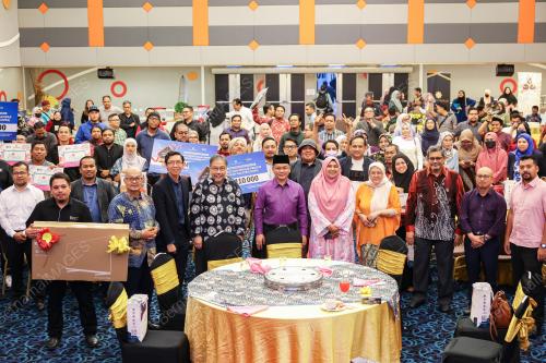 SENATOR DATUK DR MOHD NA'IM MOKHTAR