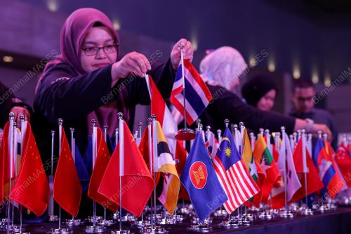PERSIAPAN MENJELANG MESYUARAT MENTERI EKONOMI ASEAN (AEM) KE-57