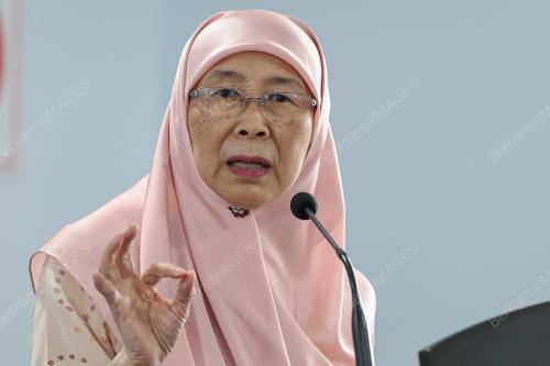 DATUK SERI DR WAN AZIZAH WAN ISMAIL