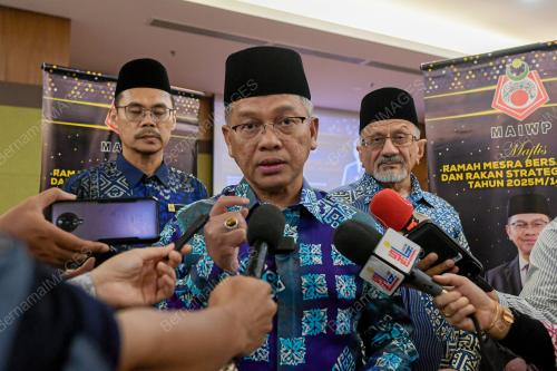 DATUK DR MOHD NA'IM MOKHTAR