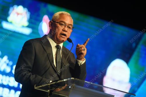 TAN SRI NOH OMAR