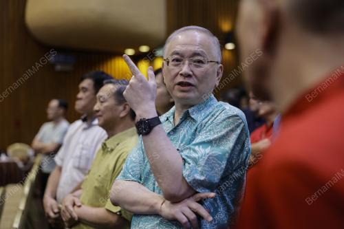 DATUK SERI DR WEE KA SIONG