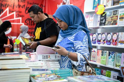 TINJAUAN PESTA BUKU