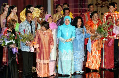 TUNKU AZIZAH AMINAH MAIMUNAH