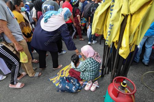 PENGEMIS WARGA ASING DI BAZAR RAMADHAN