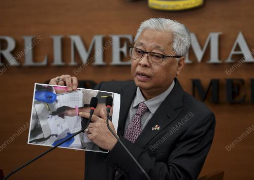 DATUK SERI ISMAIL SABRI YAAKOB