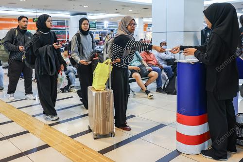 WARGA KOTA PULANG KE KAMPUNG HALAMAN