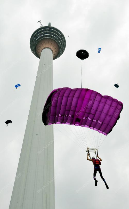 KL40_28092012_BASE_JUMP