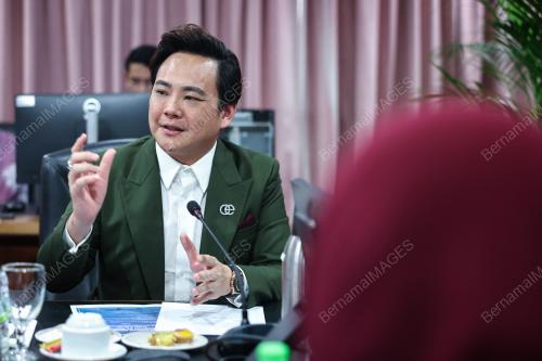 DATUK DR CALVIN KHIU