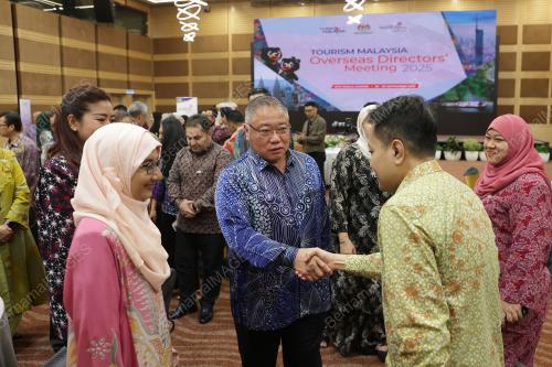 DATUK SERI TIONG KING SING