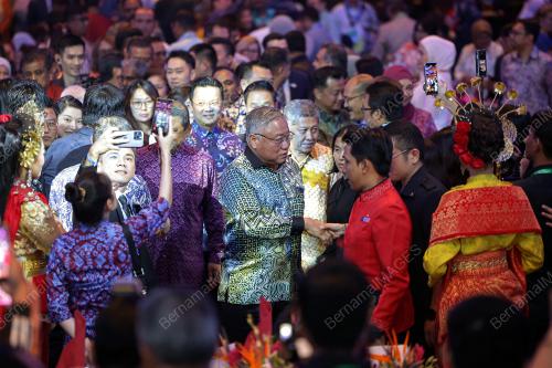DATUK SERI TIONG KING SING