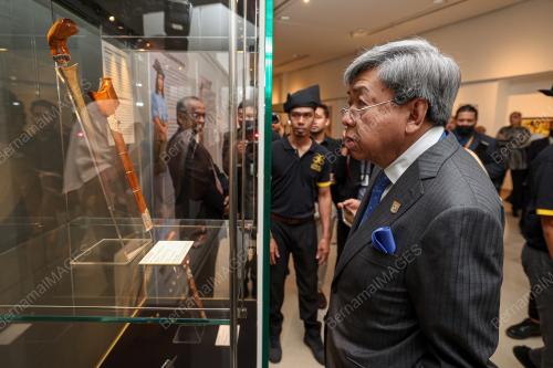 SULTAN SHARAFUDDIN IDRIS SHAH