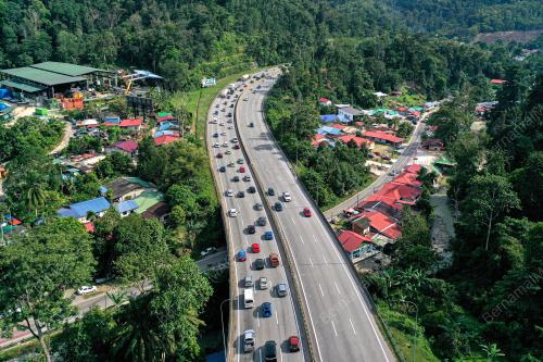 ALIRAN TRAFIK MENGHALA PUSAT BANDAR