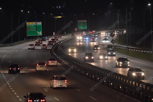 TINJAUAN TRAFIK PLAZA TOL SUNGAI BESI