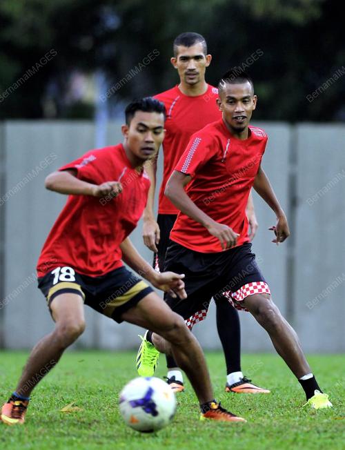 KL41_02112013_BOLA