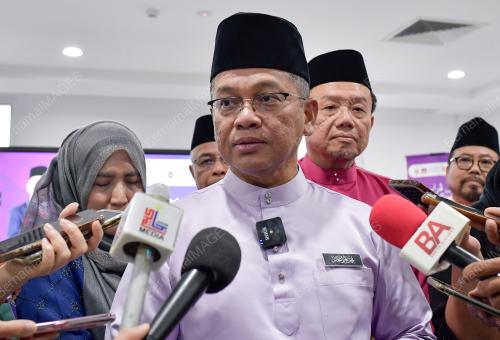 DATUK DR MOHD NA'IM MOKHTAR