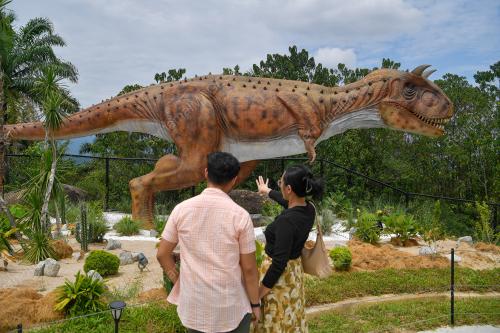 TAMAN TEMA DINOSOUR TERBESAR DI MALAYSIA