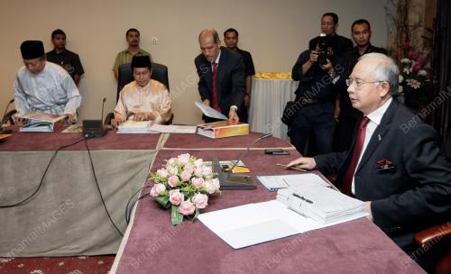 MOHD NAJIB TUN ABDUL RAZAK