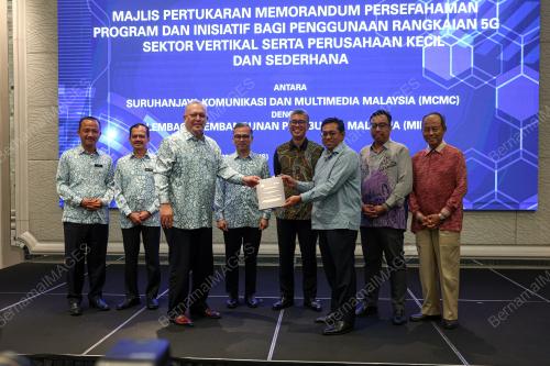 FAHMI FADZIL