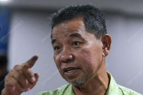 DATUK AHMAD SHAPAWI ISMAIL