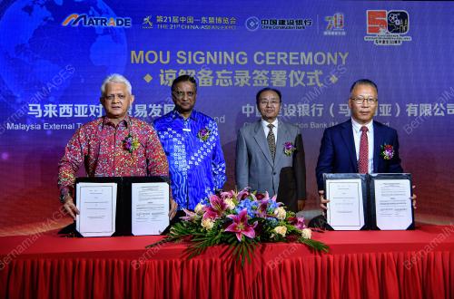 DATUK SERI REEZAL MERICAN NAINA MERICAN