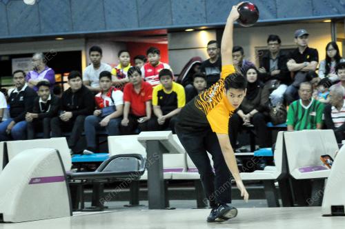 KL41_05122015_BOWLING