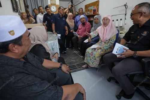 DATUK SERI DR WAN AZIZAH WAN ISMAIL