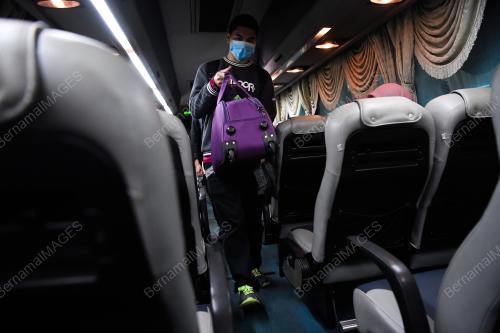 PELAJAR UNIVERSITI MALAYA PULANG KE KAMPUNG