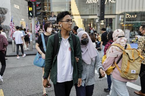 TINJAUAN PEMAKAIAN PELITUP MUKA DI TEMPAT AWAM