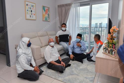DATUK SERI ISMAIL SABRI YAAKOB