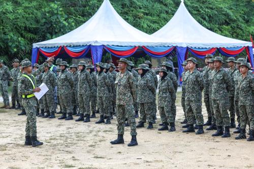 LATIHAN MENEMBAK SENJATA RINGAN PLKN