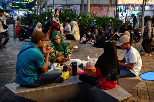 TINJAUAN BUKA PUASA