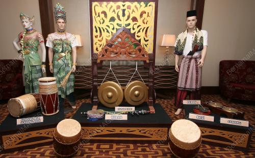 TARIAN MENGHADAP REBAB