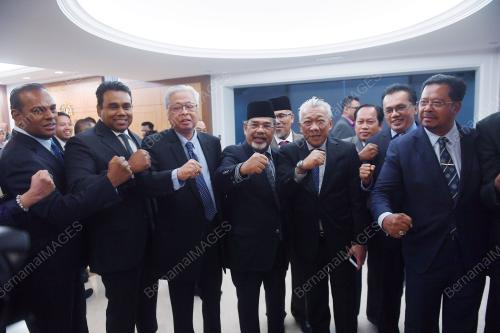 KL41_10122018_KELUAR_PEMBANGKANG
