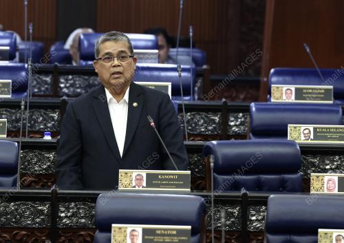 DATUK AARON AGO ANAK DAGANG