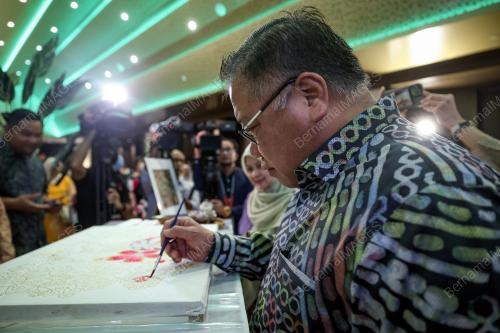DATUK SERI TIONG KING SING