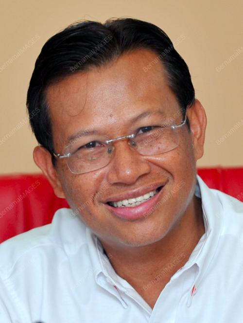 KL41_15052013_SHABERY_CHEEK