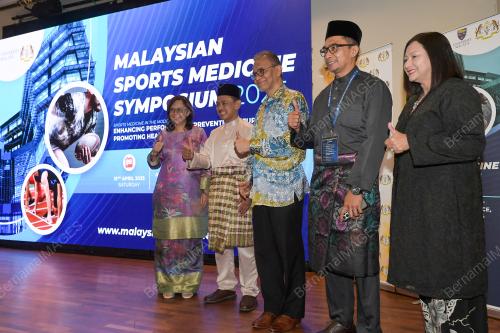 DATUK SERI DR DZULKEFLY AHMAD