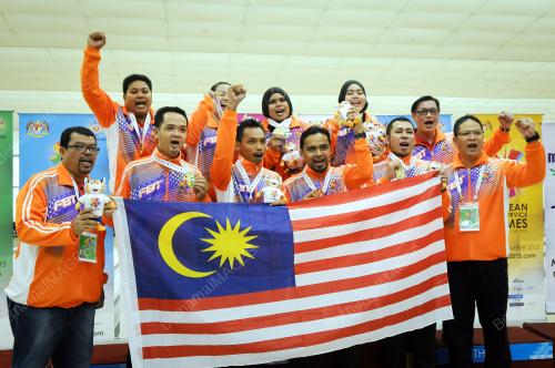 KL41_19112015_BOWLING