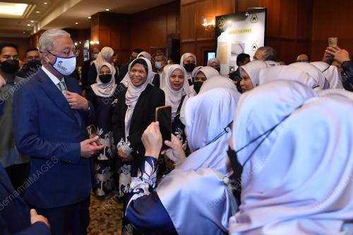 DATUK SERI ISMAIL SABRI YAAKOB