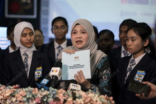 FADHLINA SIDEK