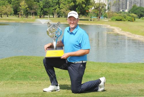 KL41_21022016_GOLF_MAYBANK